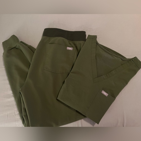 Other - Green Figs Scrubs set